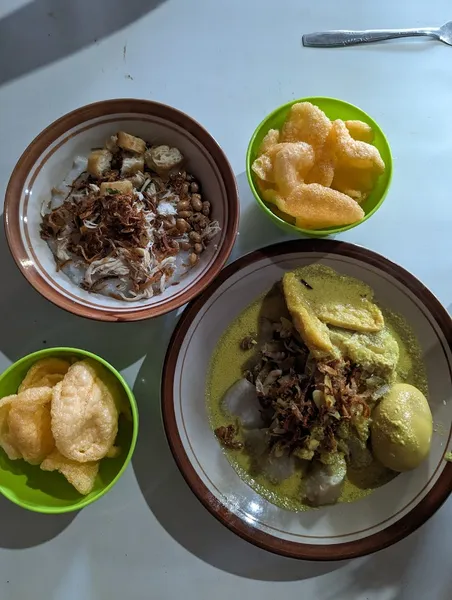 Bubur Ayam dan Lontong Sayur Khas Jakarta Bang Agus