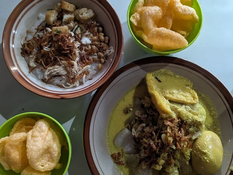 Bubur Ayam dan Lontong Sayur Khas Jakarta Bang Agus