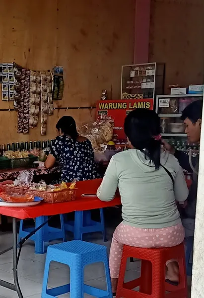 Warung Lamis tipat cantok, tipat kare, rujak kuah pindang