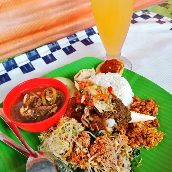 Warung Makan Santi dan Dupa Harum