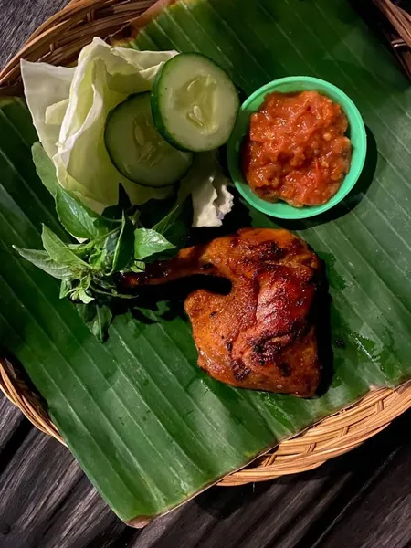 Ayam Bakar Bawah Pohon