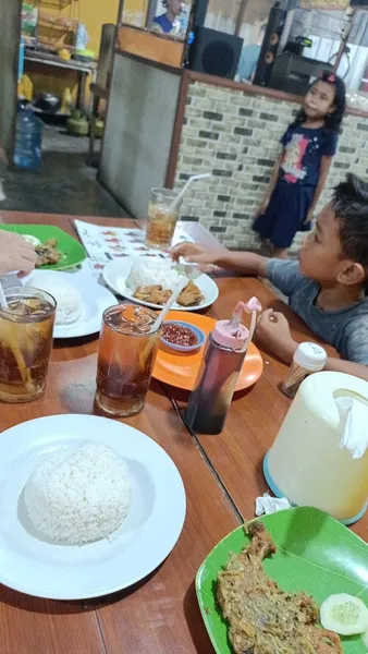 Warung Ayam Bakar & Ayam Gepuk Sibang Kaja