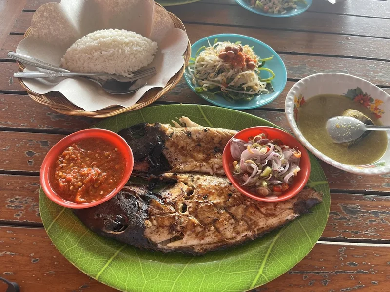 Warung Lesehan Lia Ikan Bakar