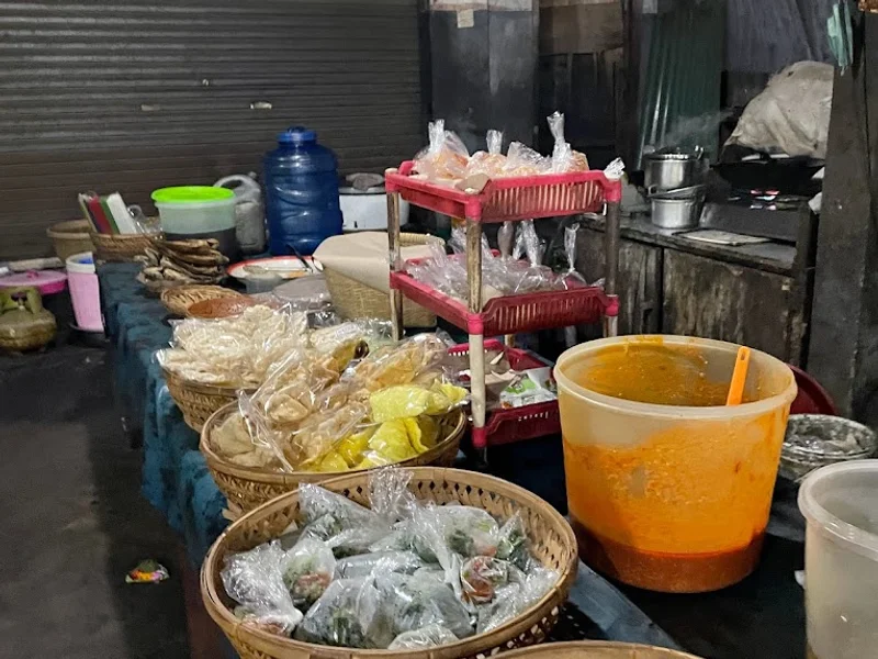 Warung Bu Jero Menyediakan Ayam Bakar