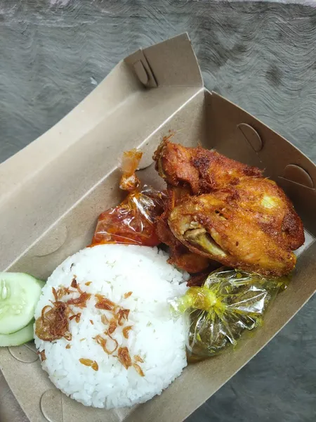 Warung Wage Lalapan dan Mie Khas Surabaya