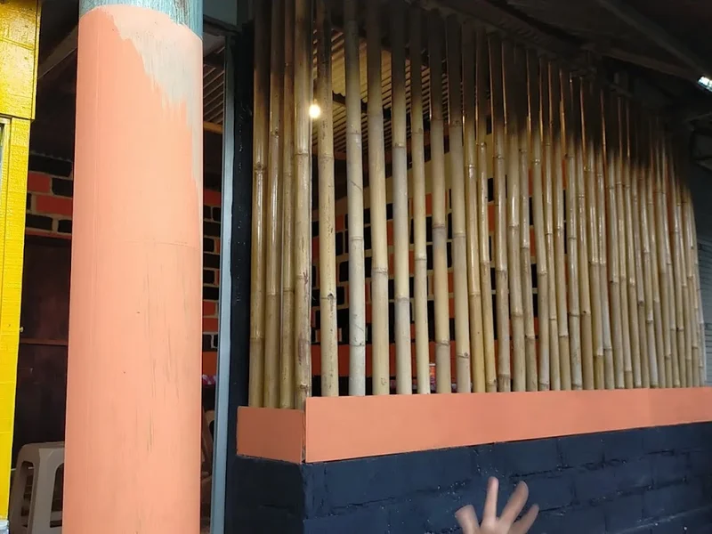 Wr. Rujak dan jus Widyasurya