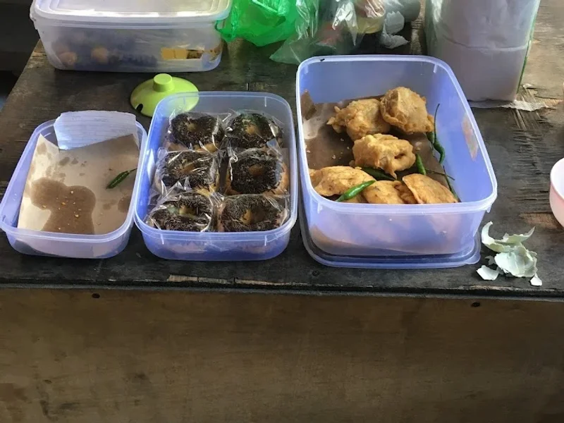 Bubur Ayam dan Lontong Sayur Khas Jakarta Bang Agus