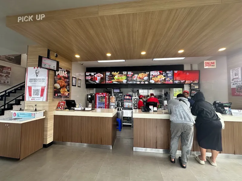 KFC Simpang Enam Teuku Umar