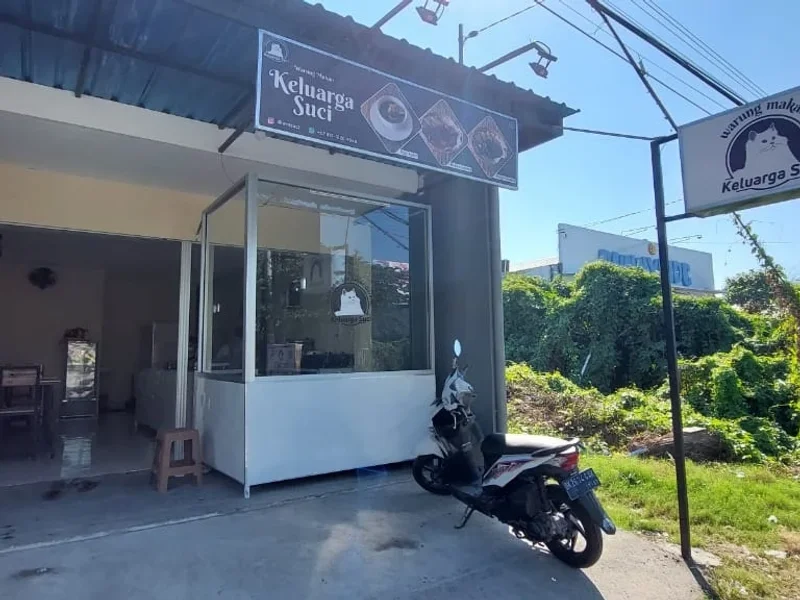 Sop Ayam dan Bebek Goreng Keluarga Suci