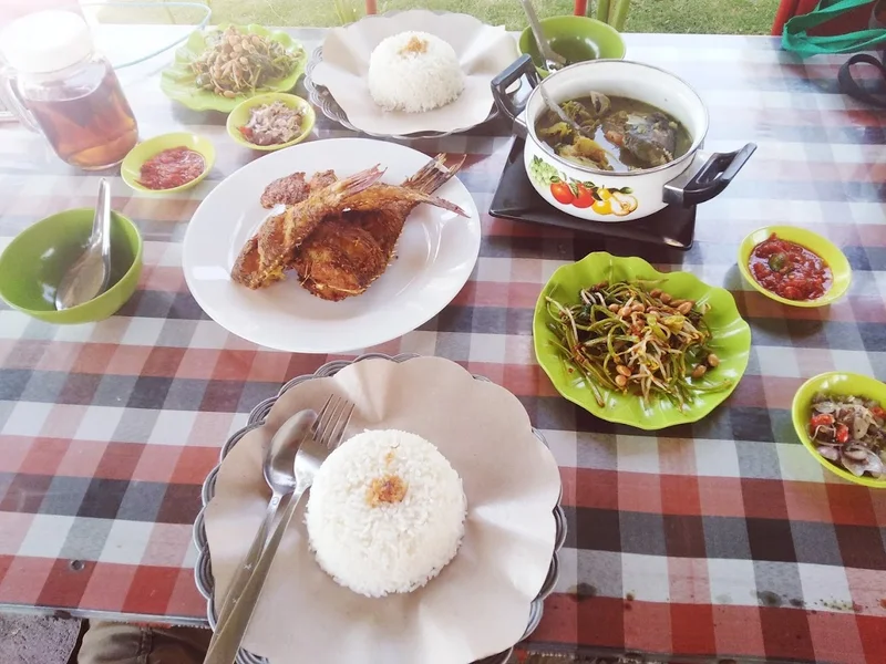 Lesehan Ikan Bakar Angin Semilir