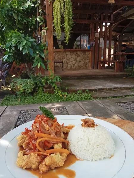 WARUNG MANU