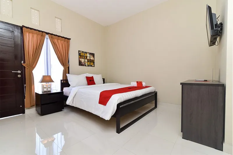 RedDoorz Plus near Jalan Imam Bonjol Denpasar