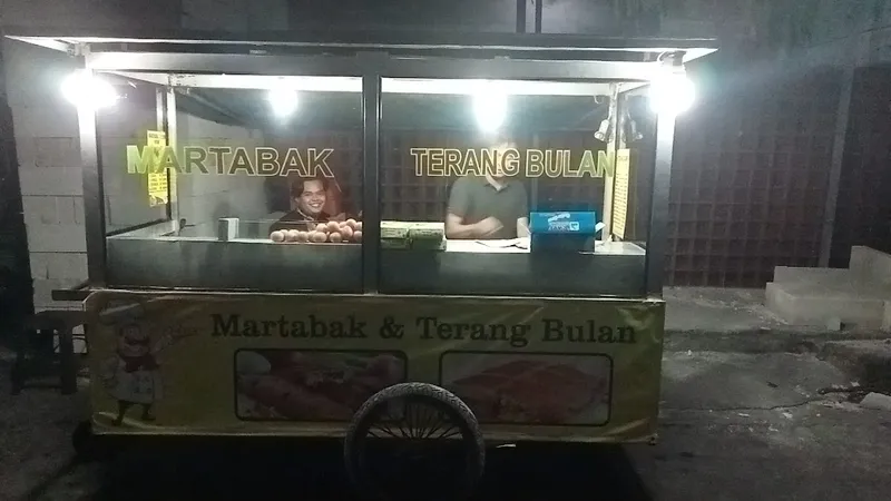 Martabak dan terang bulan