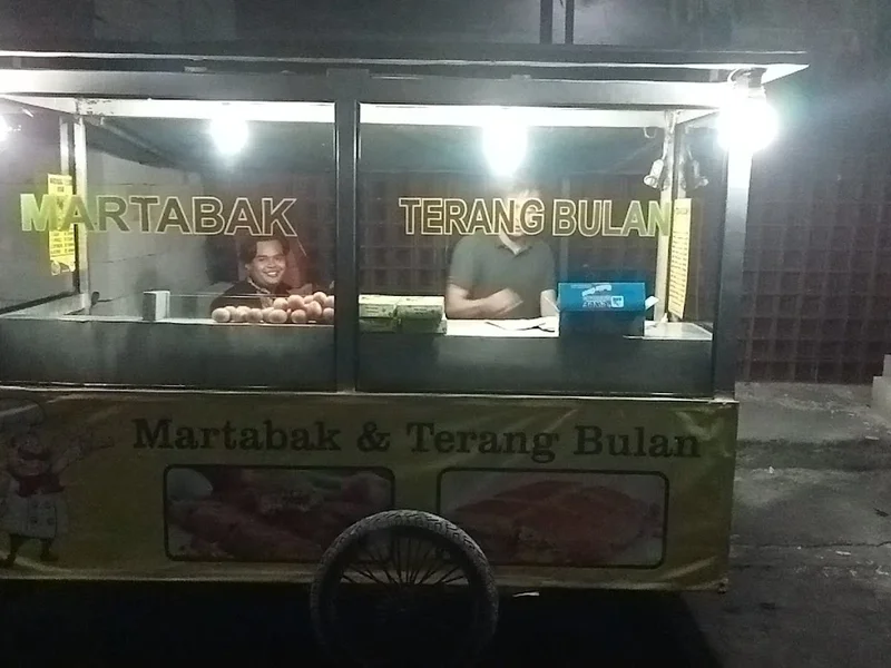 Martabak dan terang bulan