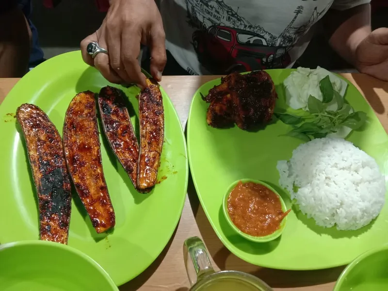 Ayam Bakar Mbak Holip