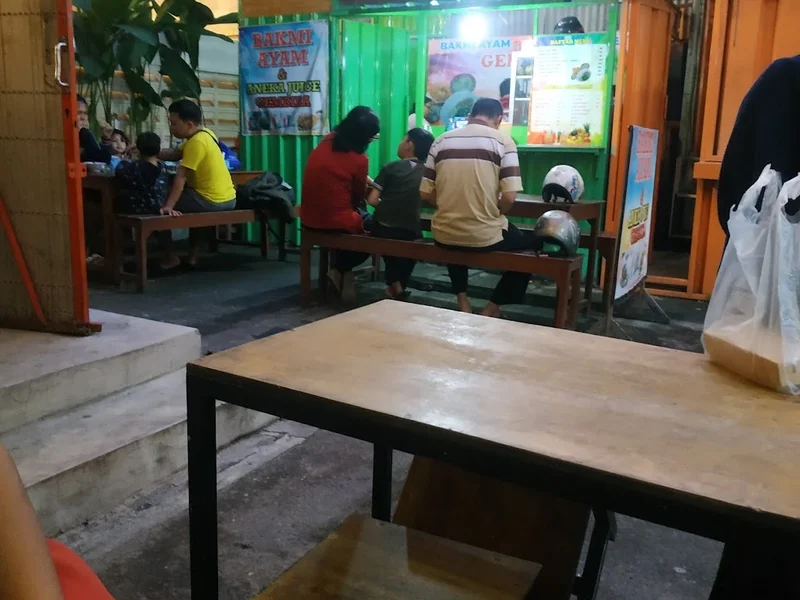 BAKMI AYAM "GEMBIRA"