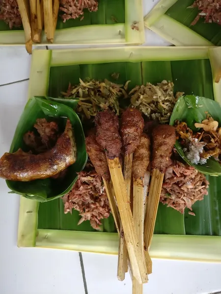 Warung Menkayan Spesial Lawar Bali & Adonan Sate