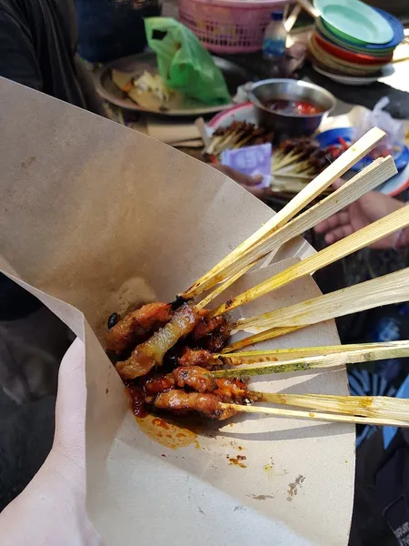 Sate babi pengkolan