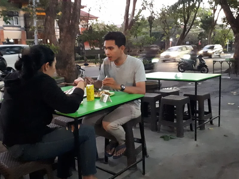 Warung Makan Nasi Goreng Level Pedas