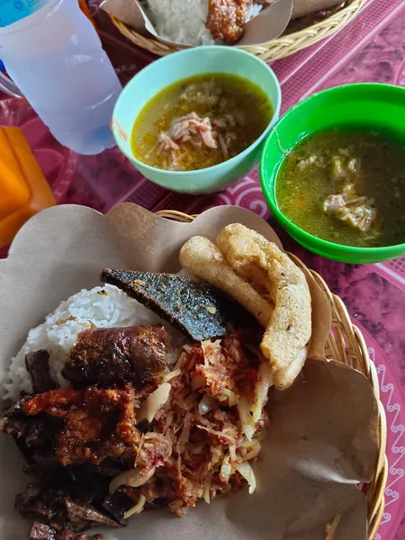 Warung Nasi Lawar Dong Tompel