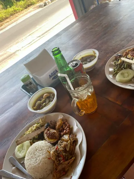 WARUNG NASI CAMPUR BETUTU AYAM MERAH