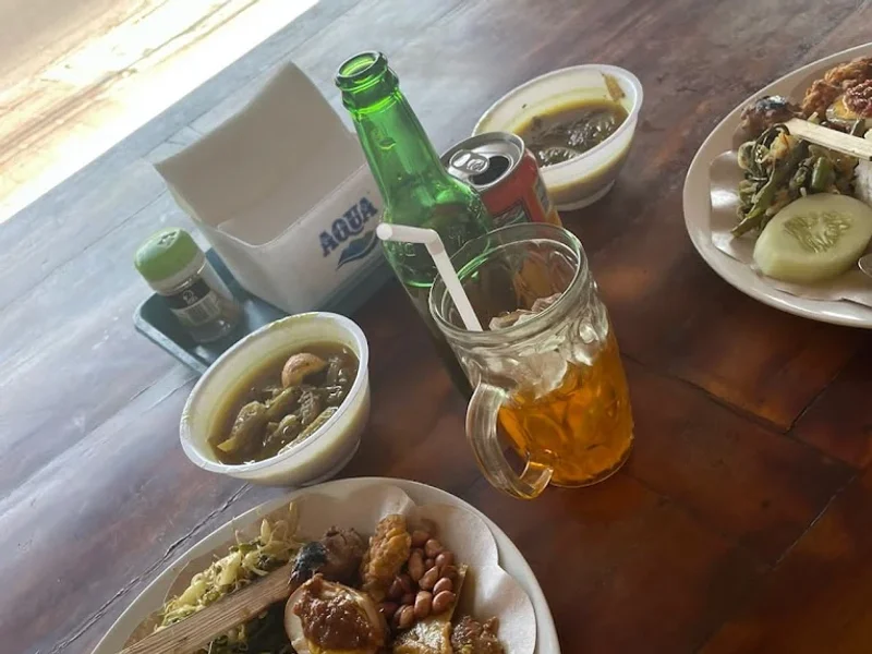 WARUNG NASI CAMPUR BETUTU AYAM MERAH