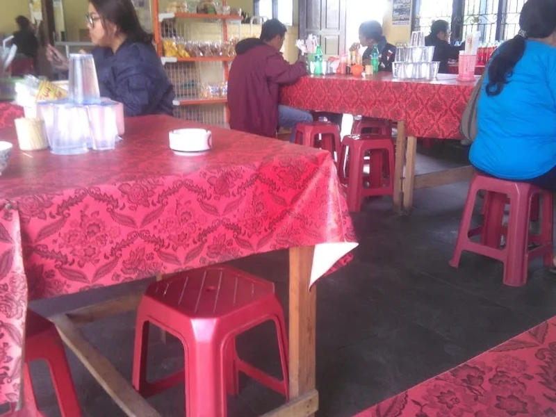 WARUNG MAKAN LUH WAR