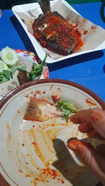 Gubuk Ikan Bakar Pak Djamali