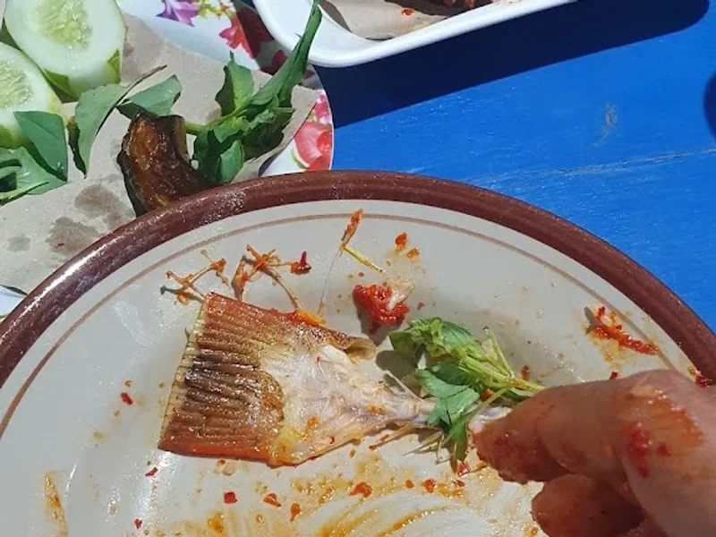 Gubuk Ikan Bakar Pak Djamali