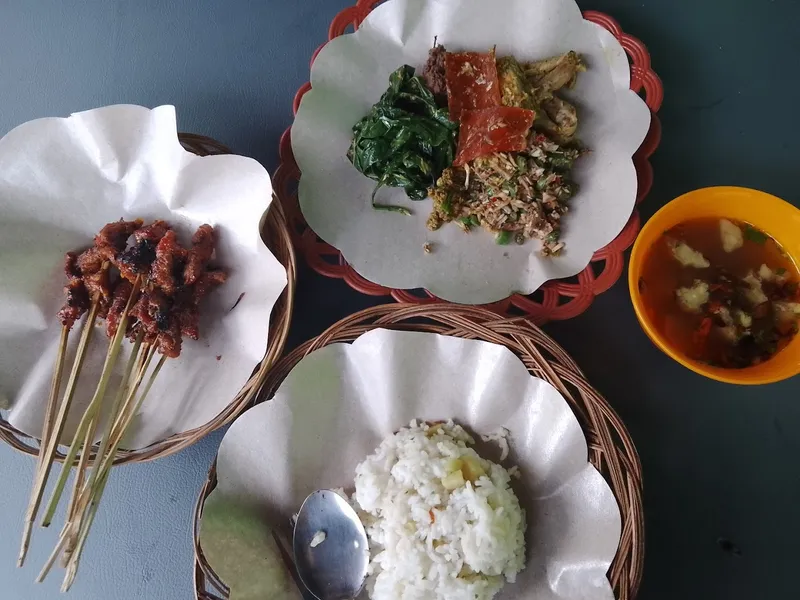 Warung Babi Guling Tiga Pemuda