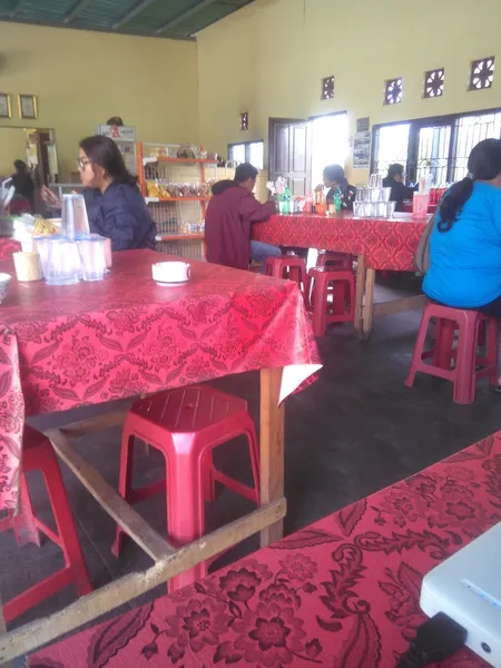 WARUNG MAKAN LUH WAR