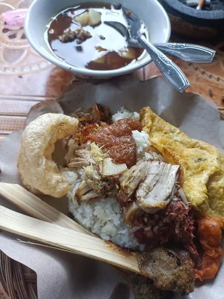 Warung Nasi Be Genyol 'Bu Edik'