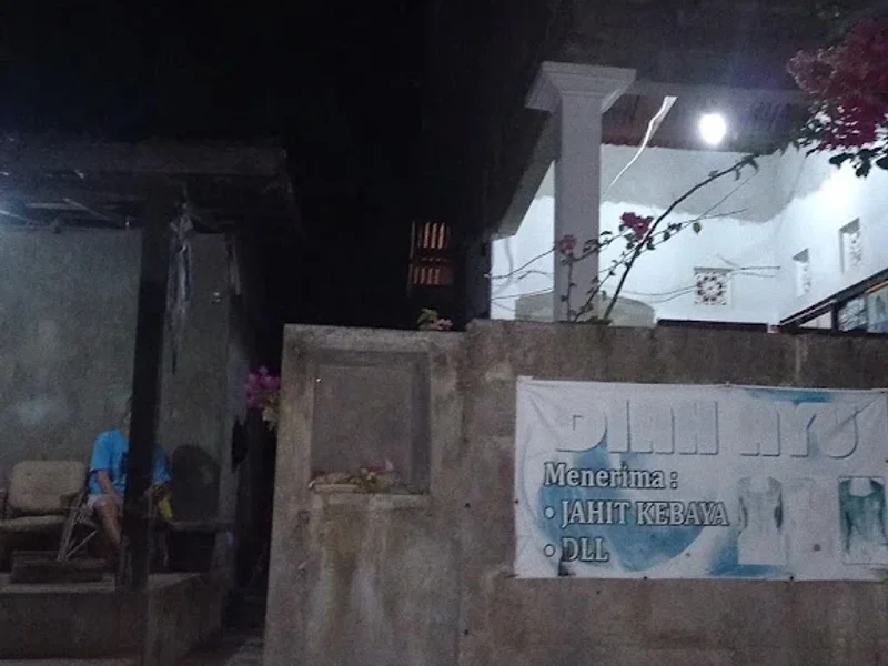 Warung Makan Mbok Sar Babi Guling