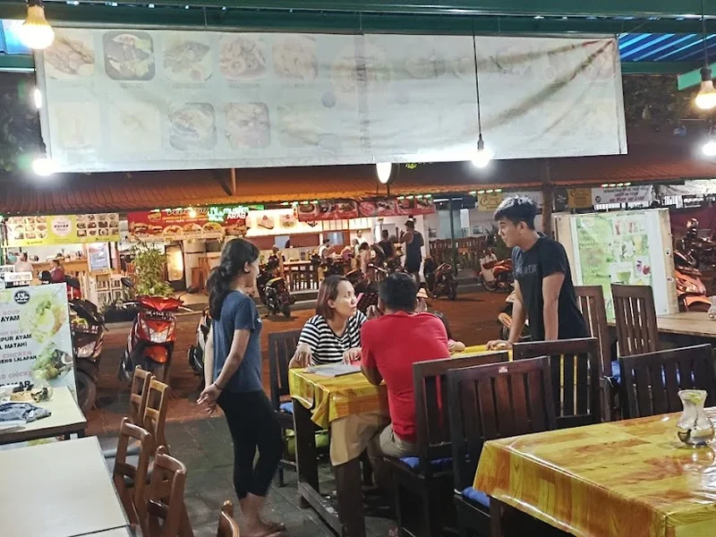 Warung Bhoga Jaya Legian . Nasi campur Bali Ayam Betutu Halal.(Kadek Merta Bagong)