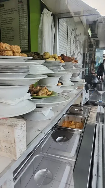 Nasi Padang Muslim Restro N Kelapa Muda