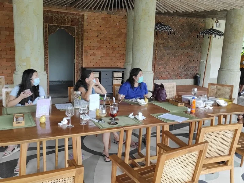 T'dung Restaurant Pool & Bar