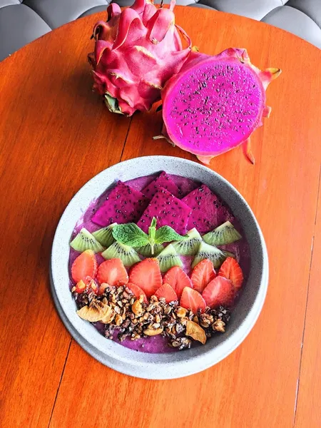 Veganlicious, Vegan smoothie bowl and juice