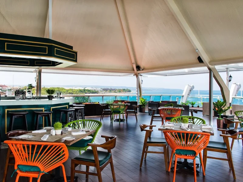 Riva Bar & Restaurant