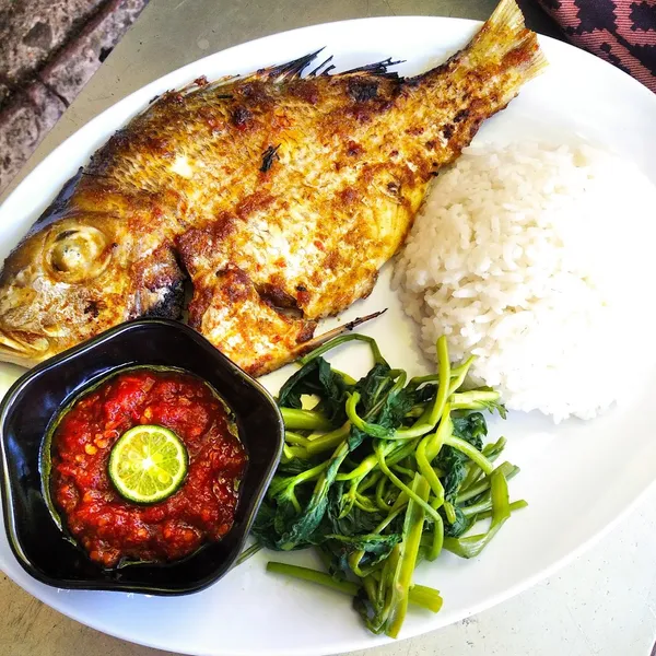 warung ikan bakar mama dana