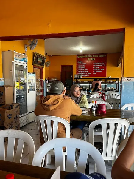 Warung Muslim Moro Seneng Ibu Tien