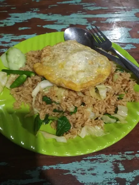 Lalapan Dan Nasi Goreng