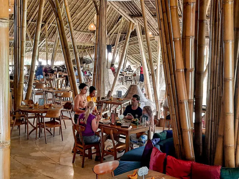 Tebasari Resto, Bar & Lounge