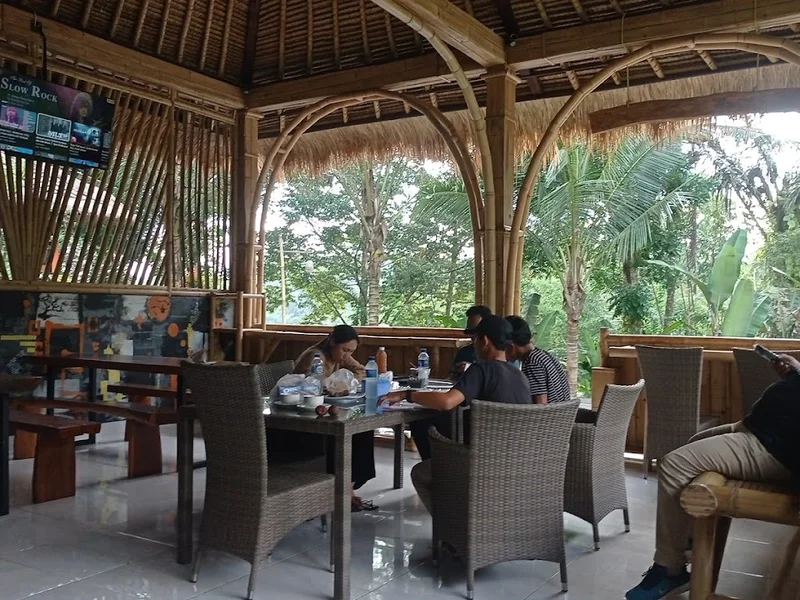 Warung Puri Bambu