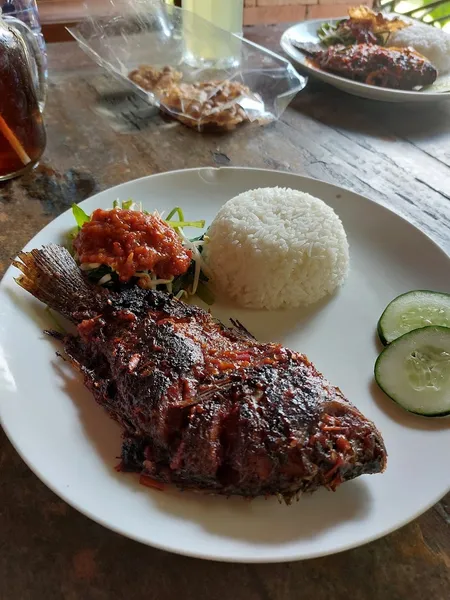 Warung Sambal Locok