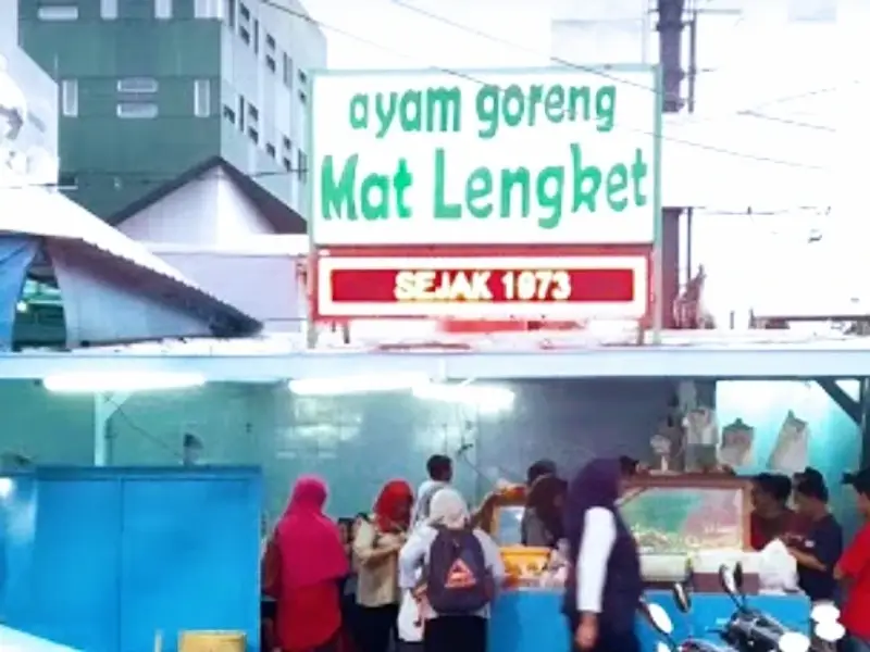 Nasi Uduk dan Ayam Goreng Mat Lengket