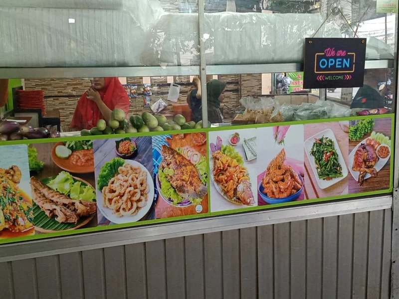 Seafood & ayam bakar Tigadara penggilingan