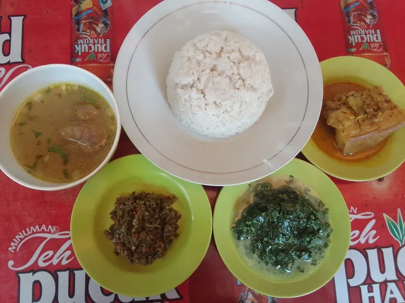 Rumah makan khas batak (lapo boru tobing)