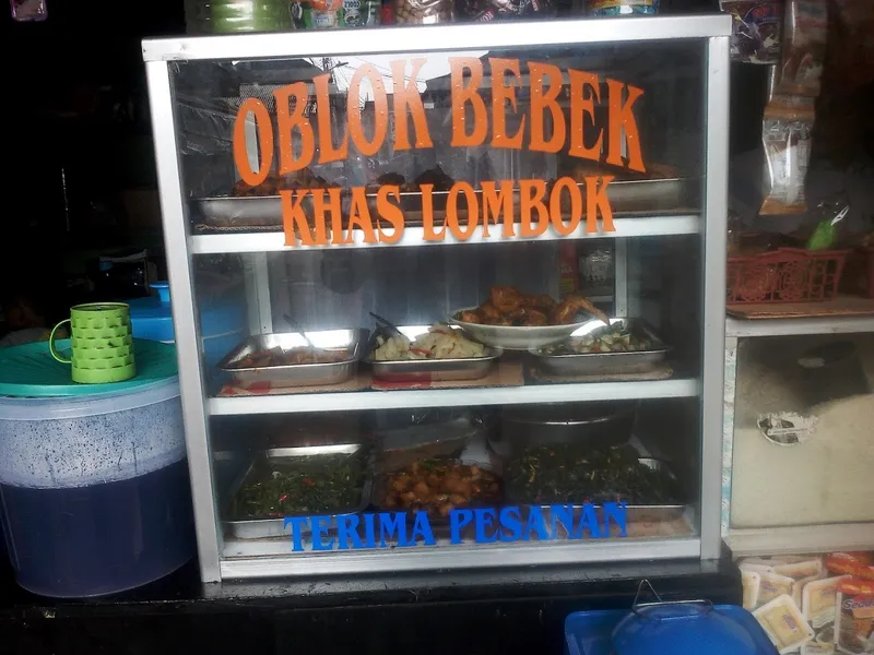 Bebek oblok dan lauk pauk MAMA MUSA