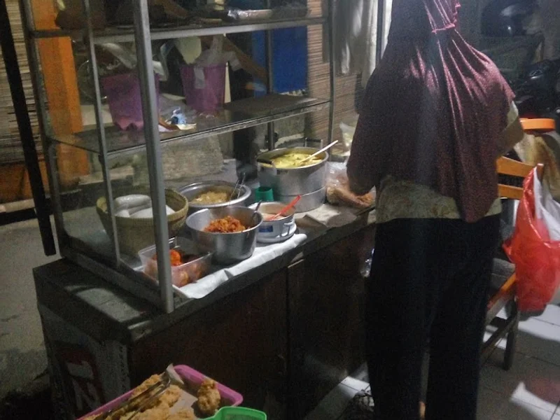 Nasi Uduk Mpok Entet