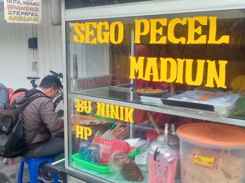 Nasi Pecel Bu Ninik
